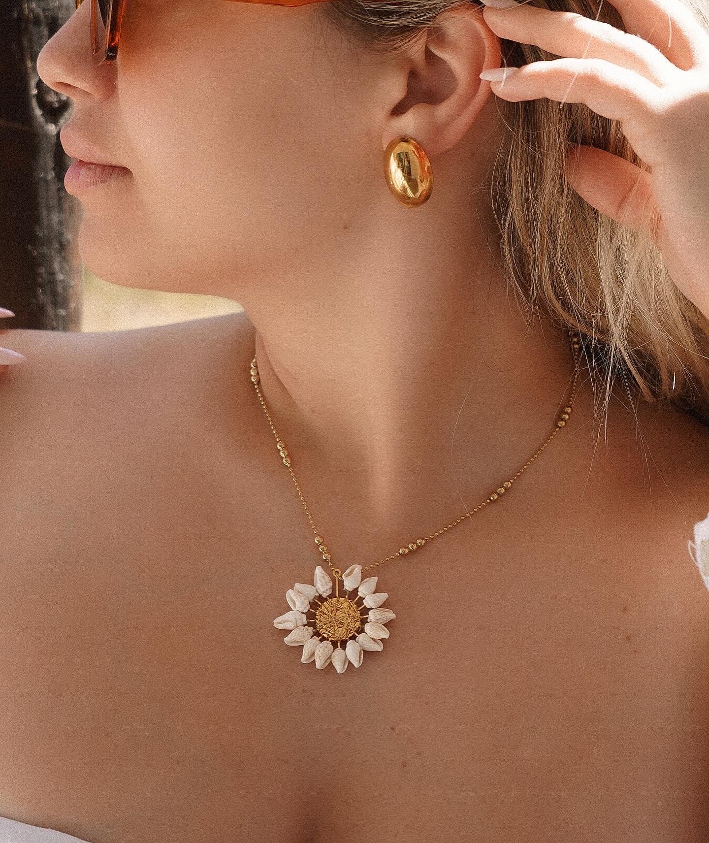 Colar conchas em forma de estrela , feito à mão