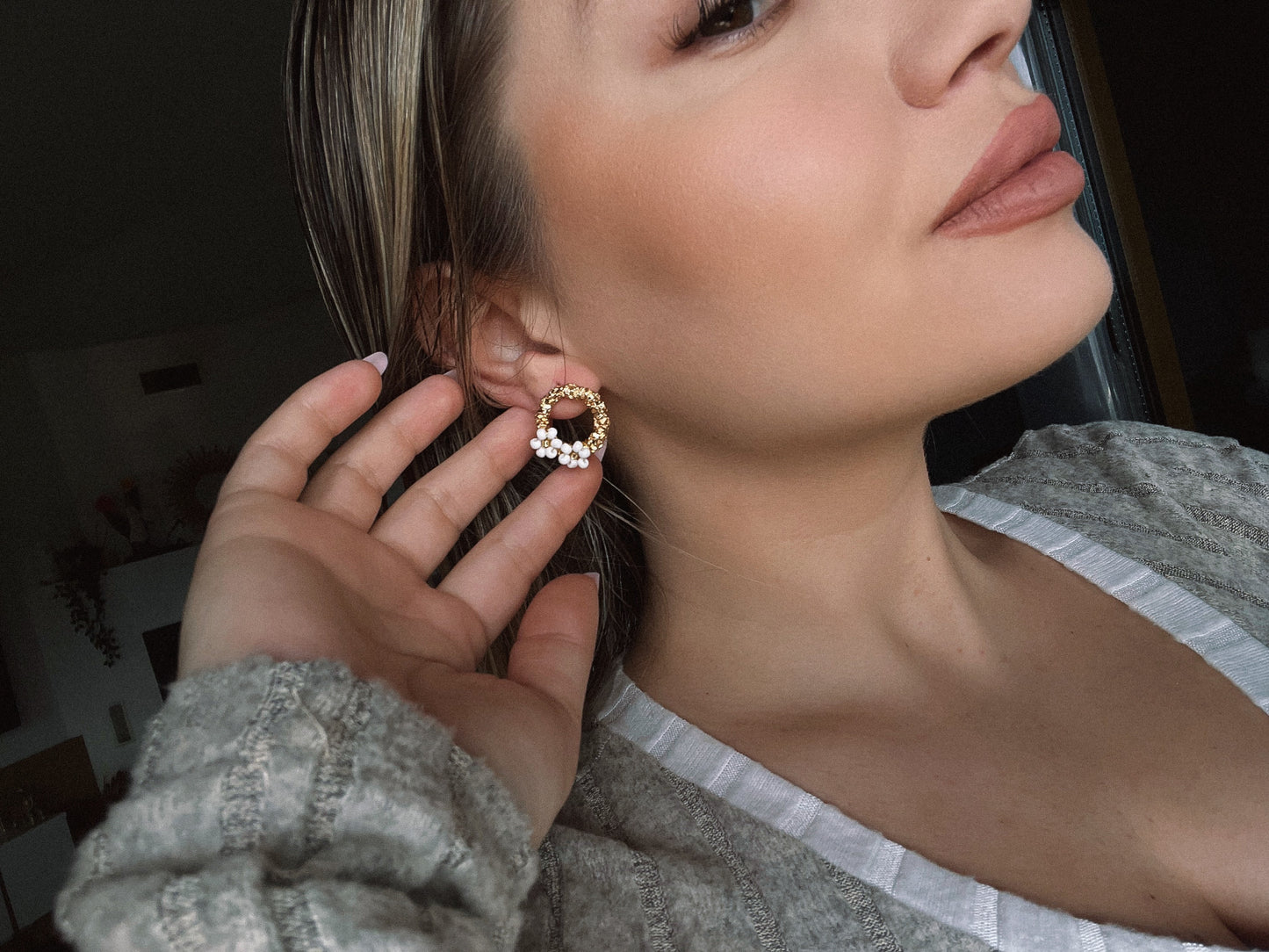 Brincos flores aço inoxidável e missangas feito à mão