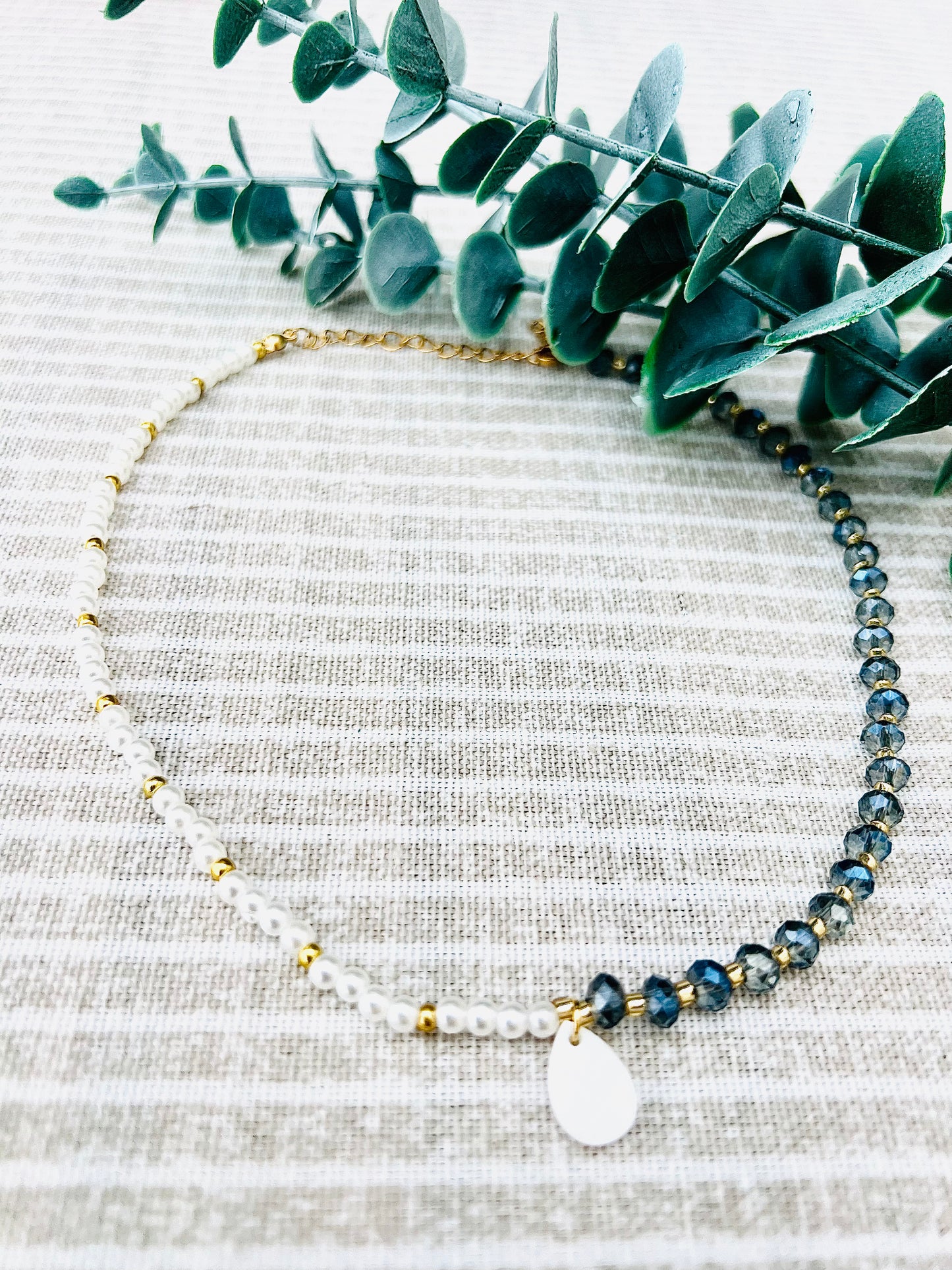 colar em miçangas e madre pérola