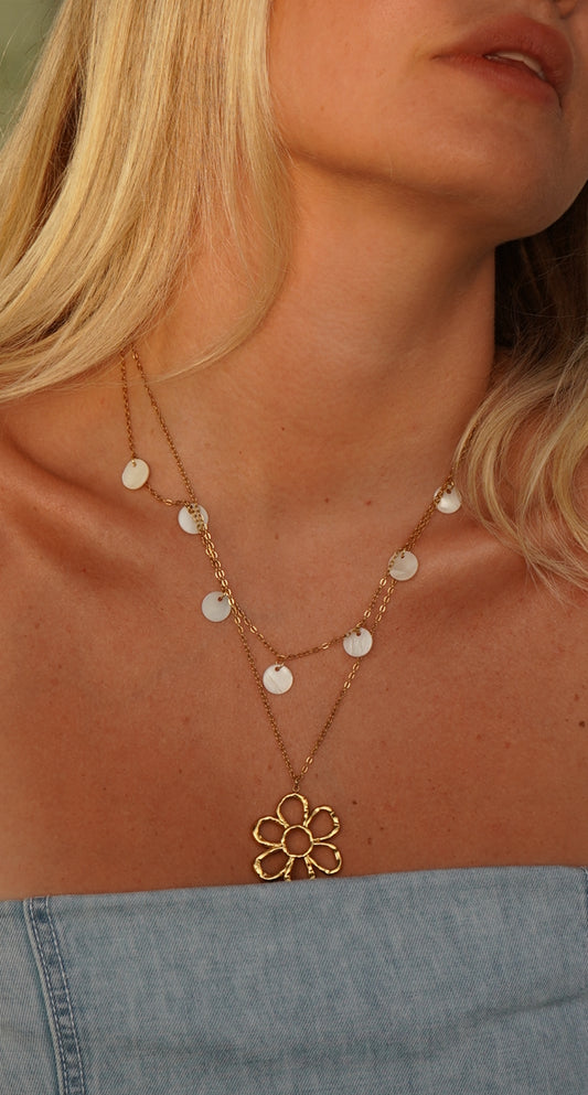 FLOWER NECKLACE V1 - Colar Flor com Madre-Pérola – Aço Inoxidável Dourado